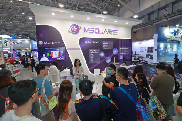 图1：奎芯科技首登COMPUTEX，展位前人潮涌动，吸引众多专业目光
