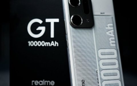 真我10000mAh概念机开箱：巨大电池填满机身