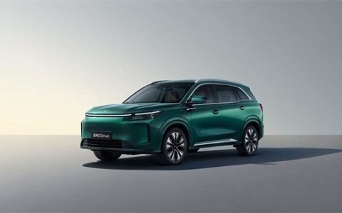 限时7.98万起 蓝电E5 PLUS先享版上市：165km纯电续航最长
