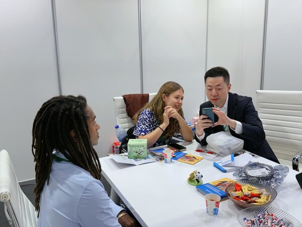 华大电子重磅亮相Seamless 2025，用芯助力数字安全新时代
