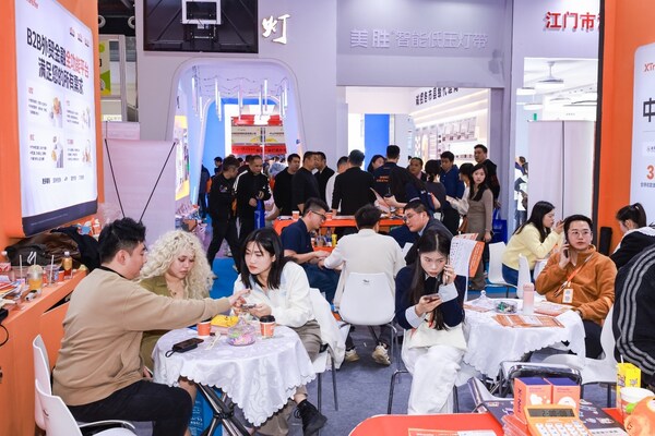 展会现场洽谈