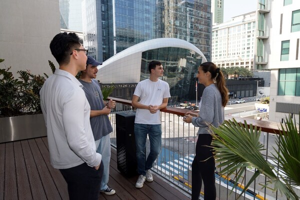 图为SKEMA商学院迪拜校区学生