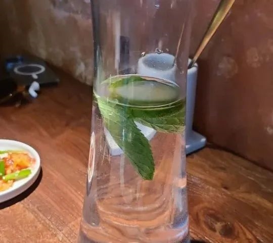 为何餐馆都在统一提供免费柠檬水啊