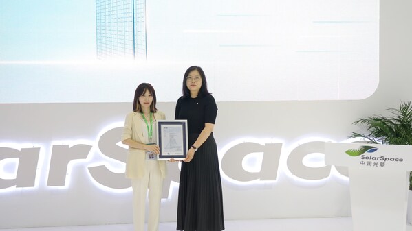 TÜV莱茵在SNEC PV+为中润光能颁发组织碳核查声明