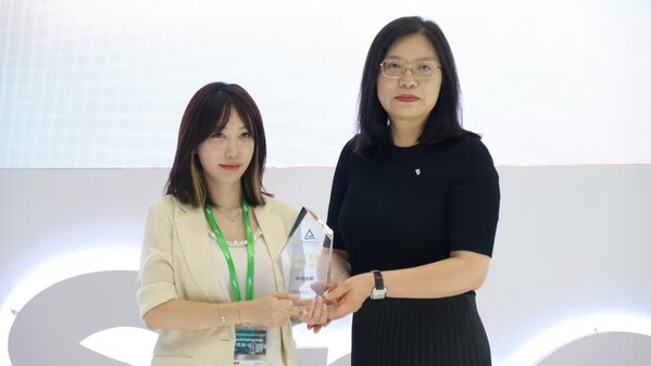 TÜV莱茵授予中润光能"可持续发展卓越企业奖"