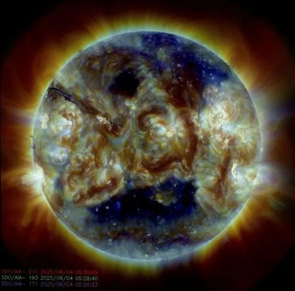 太阳上突然出现一张巨型人脸！嘴巴能吞掉5个木星