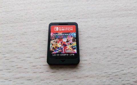 舌头舔Switch 2卡带 老外真敢试！连舔8天惨烈结果出炉