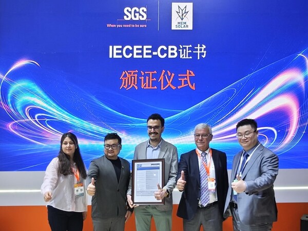SGS为MEM Solar颁证合影