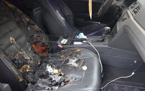 60℃+高温下 车内手机暴晒竟爆炸 座椅一片狼藉