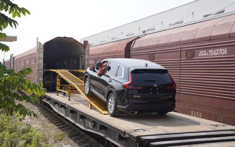 自驾游西藏、云南何必开着去 火车托运汽车省时又安全