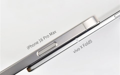vivo X Fold5真机照出炉：折叠态厚度接近iPhone 16 Pro Max