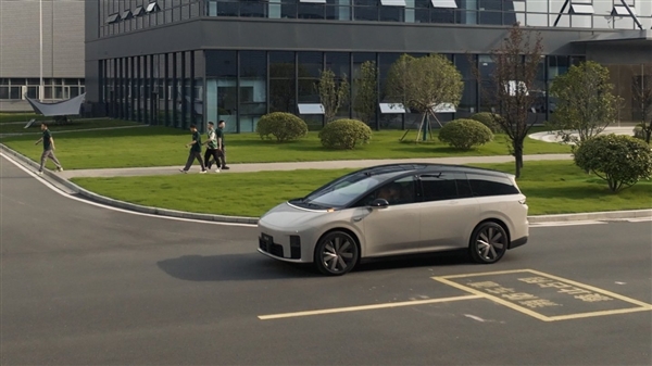理想今年最重磅的新车！全新i8实车出街：你会考虑它吗