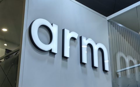 Arm CEO公开声援黄仁勋！反对美国出口管制：称伤害行业与消费者