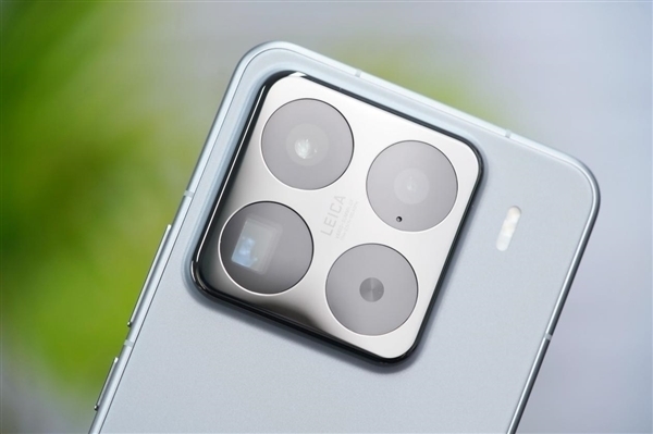 小米16系列后壳首曝！iPhone 17 Pro同款超大后摄模组