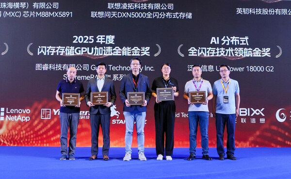 Graid Technology Wins “2025 Flash Memory GPU Acceleration All-in-One Gold Award” (third from left)