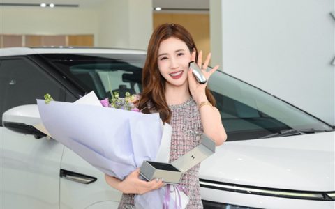 韩国氧气美女李多海喜提小鹏X9：还特意要去考中国驾照