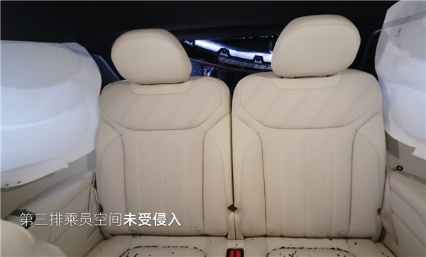 蔚来乐道L90成功挑战雨天货车高速前后夹击碰撞：座座皆安全