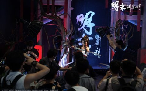 《明末：渊虚之羽》BW现场图 美女Cos女主无常人气足