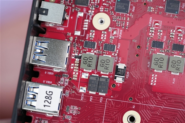 锐龙AI Max+ 395加持！极摩客EVO-X2 2025迷你机图赏
