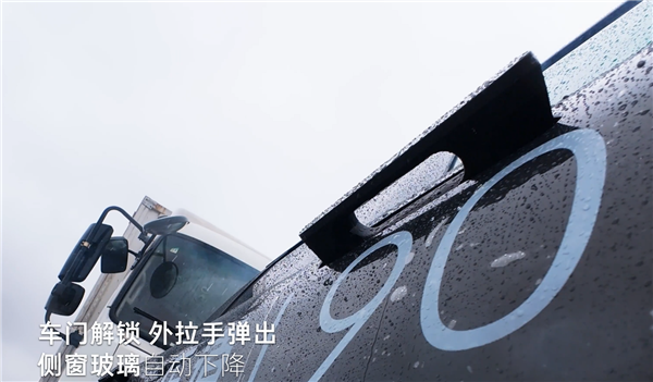 蔚来乐道L90成功挑战雨天货车高速前后夹击碰撞：座座皆安全