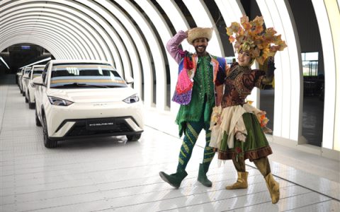 中国汽车一哥海外杨帆！比亚迪巴西工厂首车正式下线