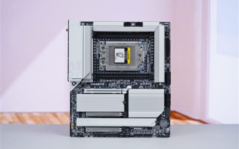最强桌面CPU座驾！技嘉TRX50 AERO D主板图赏
