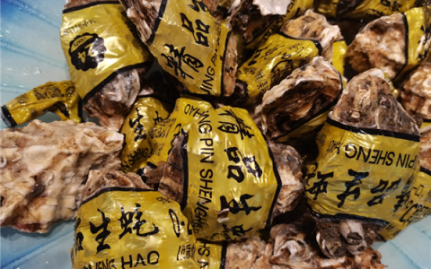 真的想问：生蚝肚子里的黑色到底是不是屎 能不能吃啊！