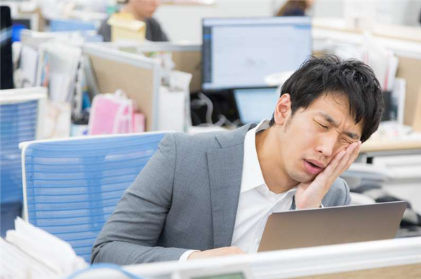 真有付费上班！男子开“假装上班公司” 两个月员工已有40人