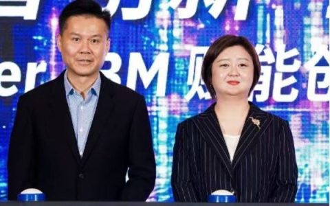 IBM大中华区董事长、总经理陈旭东（左）X-Power总经理兼苏州环球科技总经理黄雅丹（右)