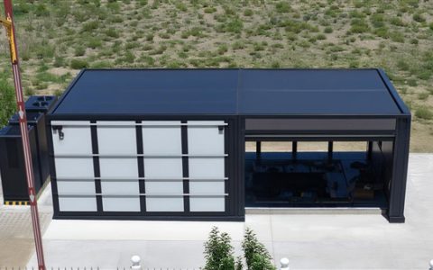 珠峰脚下 日喀则定日蔚来换电站建成！车主可一路换电直达珠峰