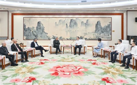 英伟达CEO黄仁勋今天首次中文演讲：直言好紧张 要好好练习中文