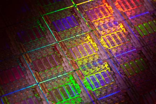 还是很行的！Intel 18A工艺重要进展：良率已超越三星2nm