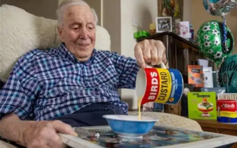 英国106岁老人长寿秘诀曝光：每天都要吃一碗奶油布丁