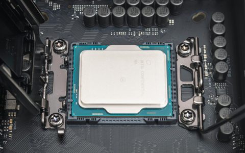 国产芯片要加油了！特朗普突然宣布美国加大AI芯片、软件对外出口 黄仁勋点赞