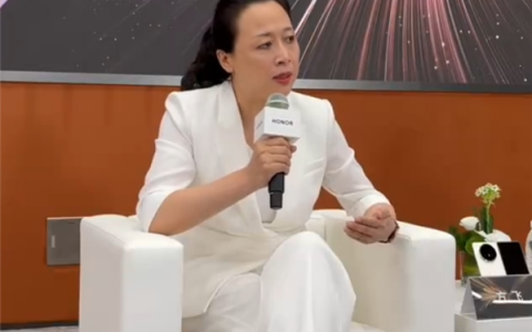 荣耀方飞回应苹果做折叠屏iPhone：非常期待同台竞技