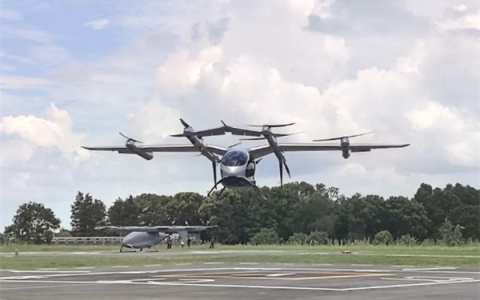 全球首架“三证齐全”吨级以上eVTOL交付：用于低空货运场