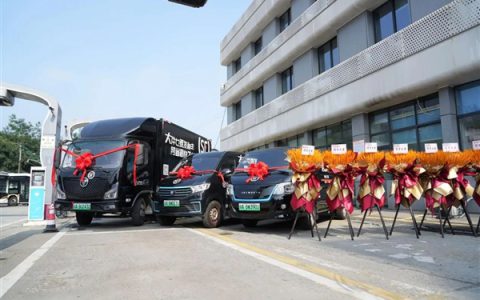 顺丰把快递点设在公交站：快递小哥送包裹速度快了半小时