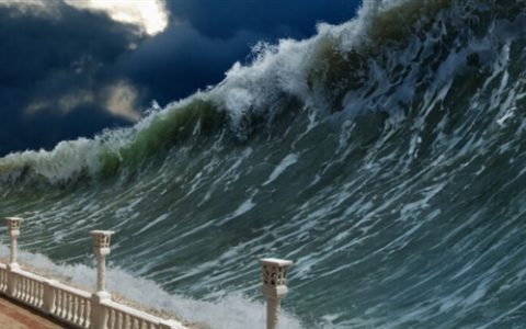 堪察加地震引发海啸：数米高海啸涌上陆地 冲毁建筑物