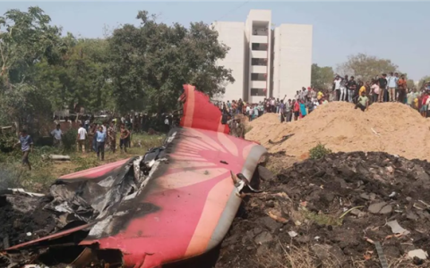 印航客机黑匣子录音显示：机长关闭燃油开关或直接导致坠机