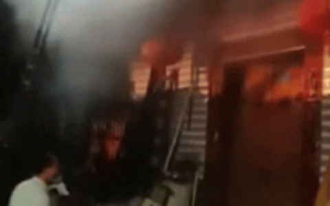 三轮车蓄电池入户充电 凌晨3点突然起火