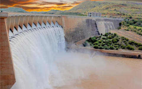 蓄水量撼动地轴！研究：全球水坝致两极百年偏移1.1米