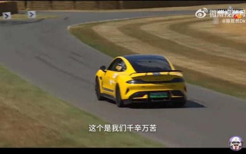雷军点赞！挂着京牌的小米SU7 Ultra登上古德伍德赛道