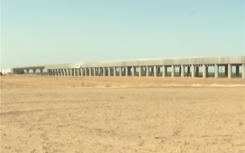 美国首条高铁有多离谱：修了17年 花160亿美元却一根铁轨未铺