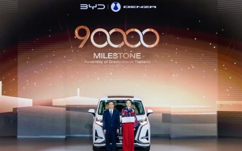 比亚迪泰国第9万辆新能源汽车交付 王传福亲自送车牌
