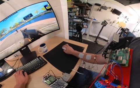 赛博外挂！玩家打造外设电击手臂瞄准辅助：达到职业选手水平