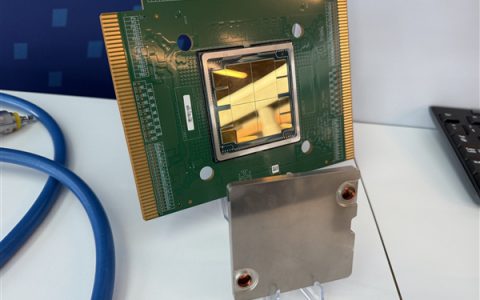 Intel首款机架级AI芯片！Jaguar Shores首秀曝光：用上HBM4+18A