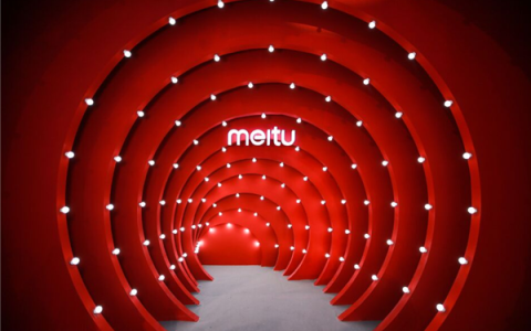 美图靠AI半年赚了4亿 创始人：真正的对手不是大厂是初创