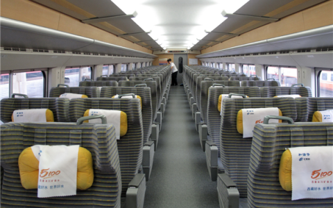 高铁上熊孩子太多 网友建议设置“带娃车厢” 12306回应