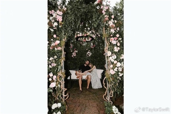 泰勒斯威夫特订婚 特朗普发帖祝贺：祝他们好运连连