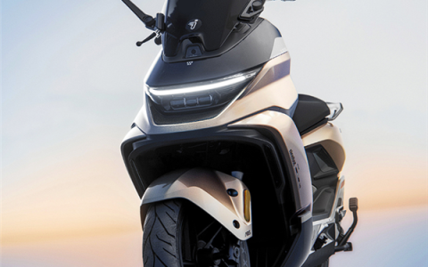 号称燃油125踏板颠覆者 九号M5系列电动摩托发布：7499元起
